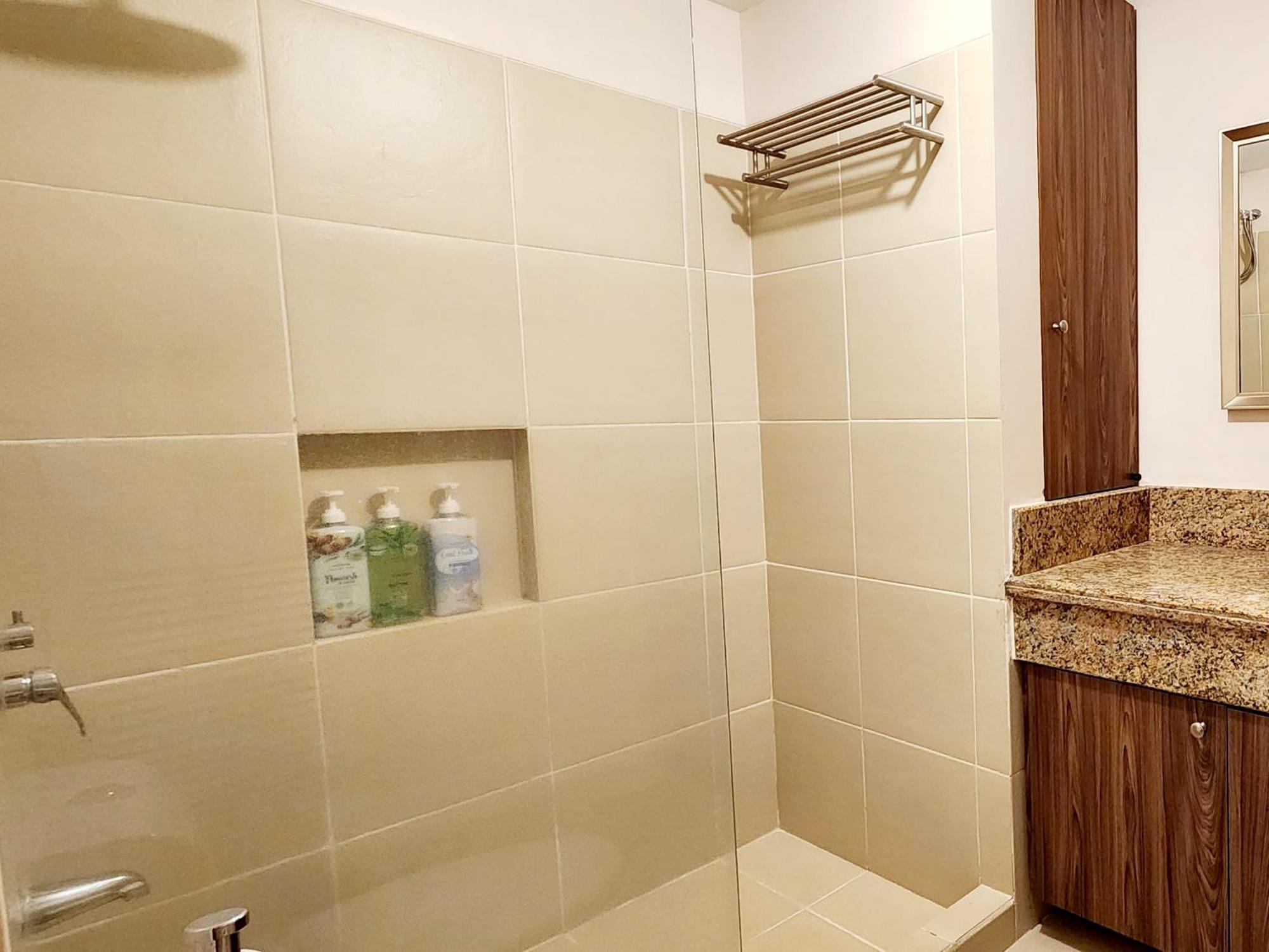 Casa Antonio At Fairway Terraces Family Penthouse 2br Wi-fi Nr Golf, Airport, Bgc * Manila